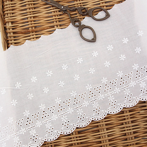 蕾絲布料刺繡蕾絲布R020花雨白色