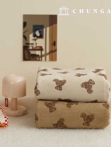 燈芯絨布料，採用強力8W燈芯絨布料，並印有小熊圖案。共有兩種款式的舒適小熊。