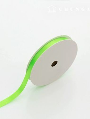 20卷10毫米寬的絲絨膠帶，用於製作工藝品。