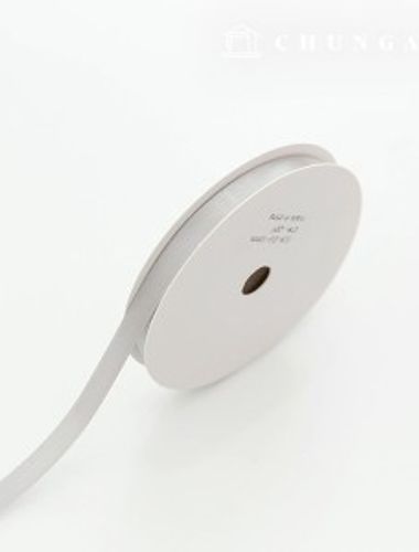 20卷10毫米寬的絲絨膠帶，用於製作工藝品。