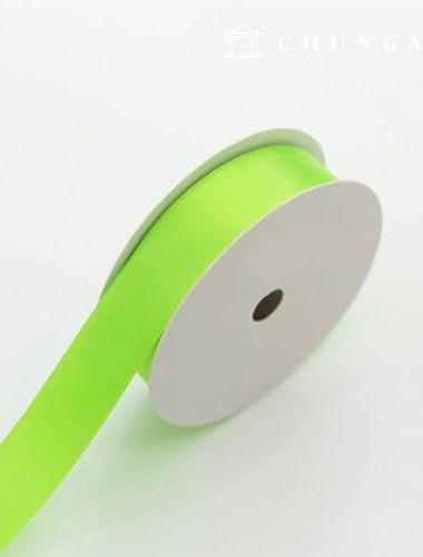 20卷25毫米寬的絲絨膠帶，用於製作工藝品。