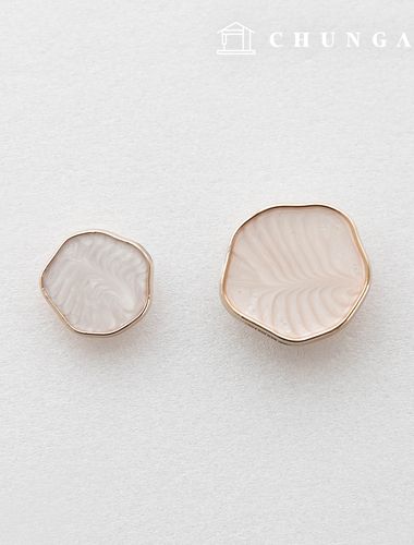 現代奶白色金籃扣服裝製作