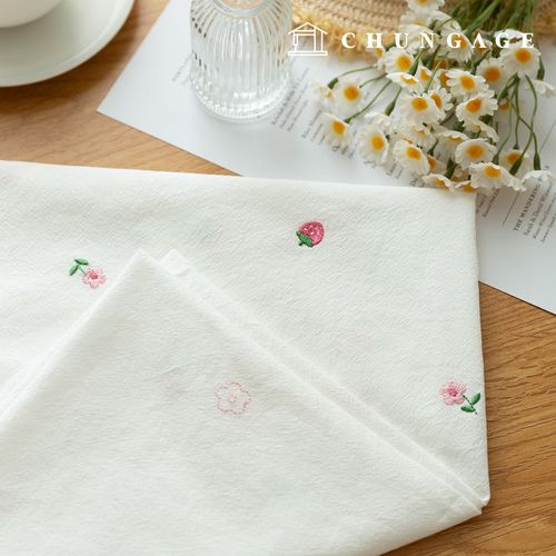刺繡布料，經生物洗滌處理，20枝寬幅布料，小草莓花